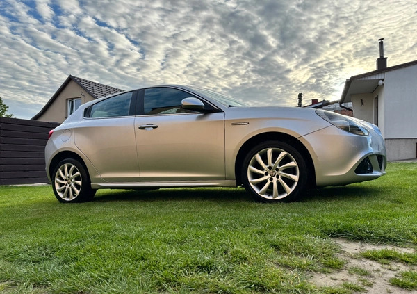 Alfa Romeo Giulietta cena 26200 przebieg: 186300, rok produkcji 2011 z Sławków małe 46